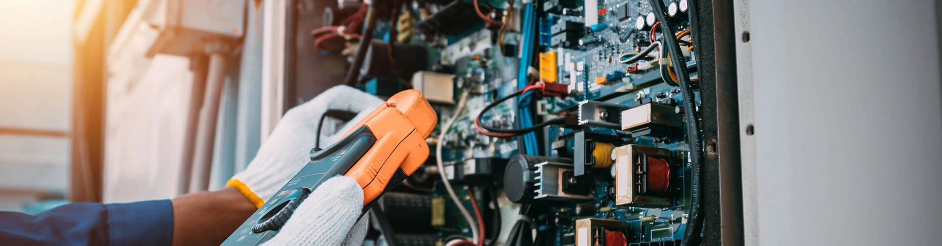 Licensed electrician providing residential electrical services in Mountain House, CA